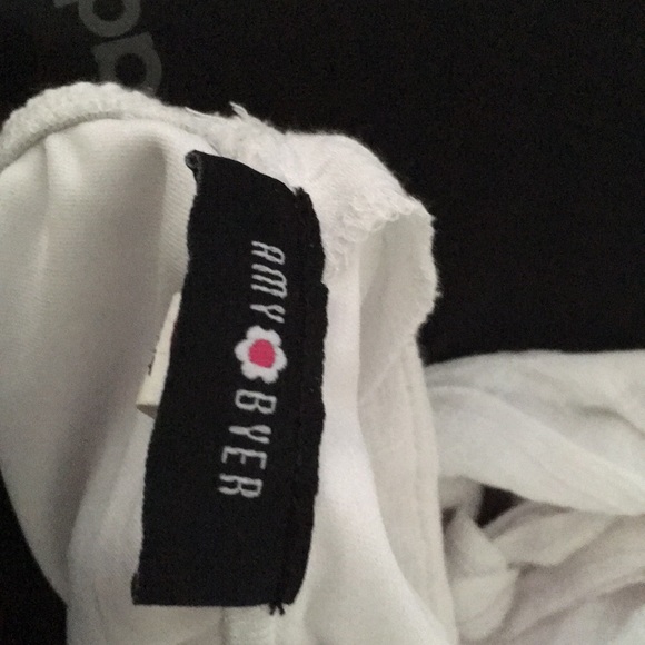 Mid length white skirt - Picture 3 of 3